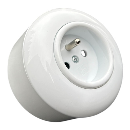 Enchufe con toma de tierra y marco 2P+T redondo de superficie blanco brillo