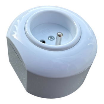 Enchufe con toma de tierra y marco 2P+T blanco brillo LADO ENCHUFE